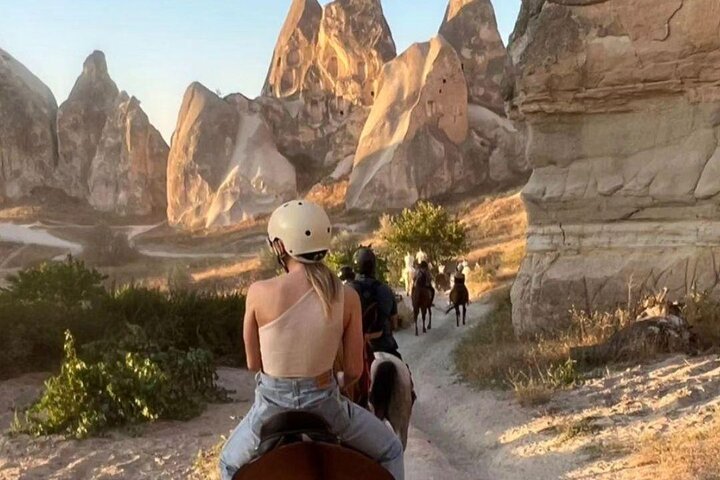Passeio a cavalo pelos deslumbrantes vales e formações rochosas da Capadócia, Turquia, foto 11 | wizardtrip