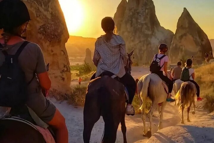 Passeio a cavalo pelos deslumbrantes vales e formações rochosas da Capadócia, Turquia, foto 12 | wizardtrip