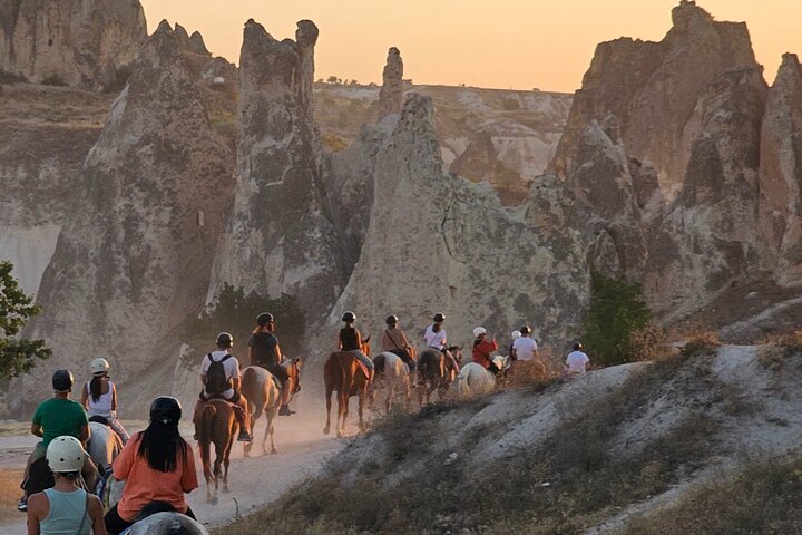 Passeio a cavalo pelos deslumbrantes vales e formações rochosas da Capadócia, Turquia, foto 15 | wizardtrip