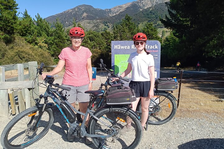 Genieße eine malerische Radtour durch die wunderschönen Landschaften von Wanaka und Hawea, radle entlang von Flüssen und Seen, Foto 11 | wizardtrip