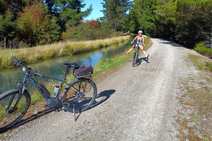 Genieße eine malerische Radtour durch die wunderschönen Landschaften von Wanaka und Hawea, radle entlang von Flüssen und Seen, Foto 18 | wizardtrip