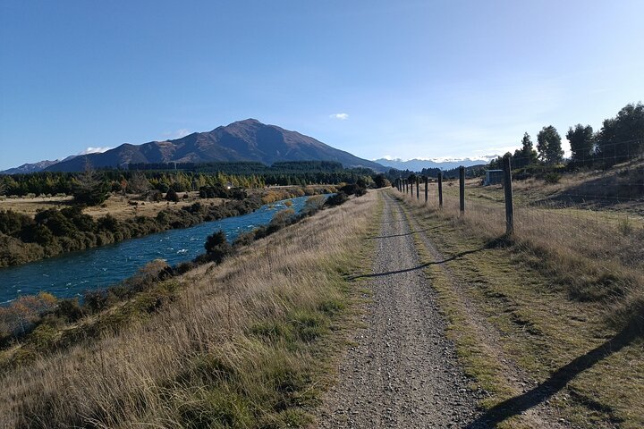 Genieße eine malerische Radtour durch die wunderschönen Landschaften von Wanaka und Hawea, radle entlang von Flüssen und Seen, Foto 19 | wizardtrip