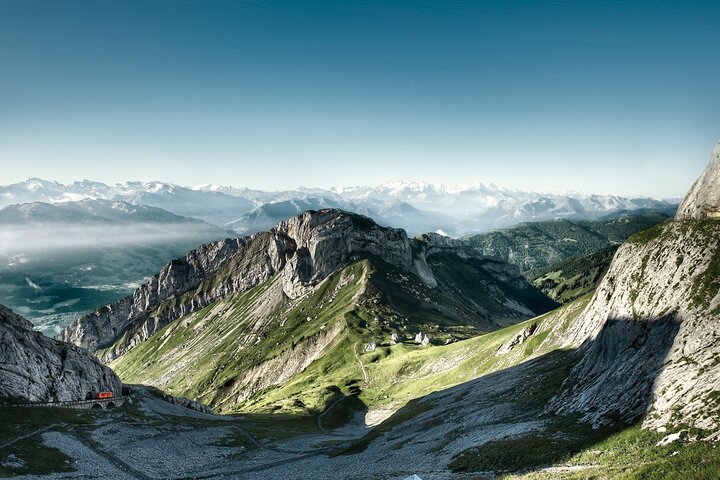 チューリッヒからピラトゥス山とルツェルンへの景色の良い日帰り旅行。山、湖、街の景色が楽しめます、写真10 | wizardtrip