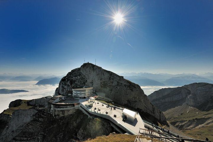 チューリッヒからピラトゥス山とルツェルンへの景色の良い日帰り旅行。山、湖、街の景色が楽しめます、写真11 | wizardtrip