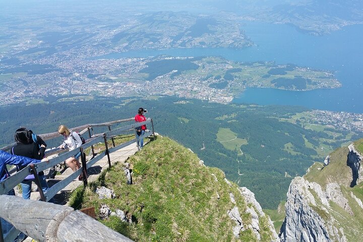 Vistas panorâmicas do Monte Pilatus e do Lago de Lucerna durante um passeio guiado a partir de Lucerna, Suíça, foto 8 | wizardtrip