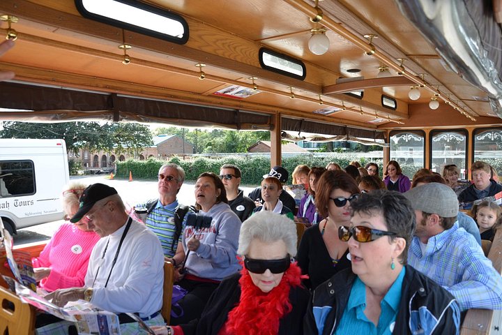 Historic trolley tour of Savannah, Georgia, showcasing landmarks and city sights, photo 6 | wizardtrip