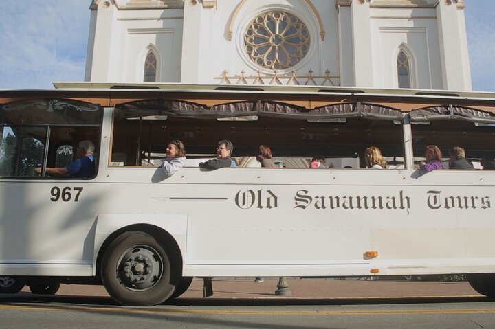 Historic trolley tour of Savannah, Georgia, showcasing landmarks and city sights, photo 8 | wizardtrip