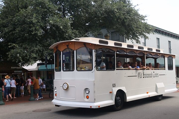 Historic trolley tour of Savannah, Georgia, showcasing landmarks and city sights, photo 10 | wizardtrip
