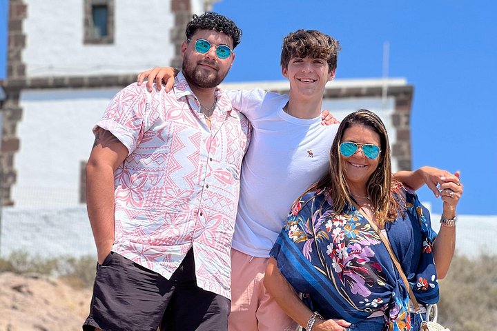 Privé op maat gemaakte tour van Santorini met lokale chauffeur, die dorpen, stranden en uitzichtpunten verkent, foto 6 | wizardtrip
