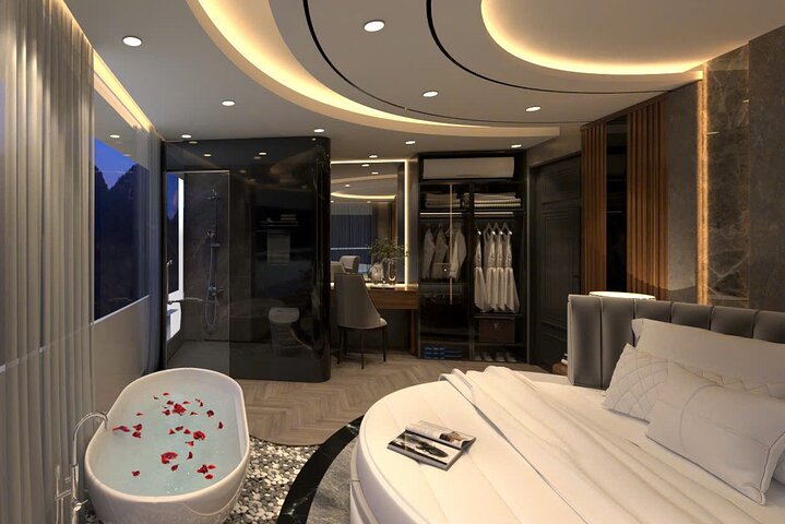Lujoso crucero nocturno en la Bahía de Halong, Vietnam, con karsts de piedra caliza y aguas esmeralda, foto 31 | wizardtrip