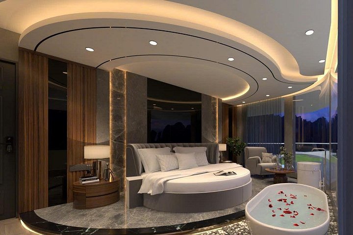 Lujoso crucero nocturno en la Bahía de Halong, Vietnam, con karsts de piedra caliza y aguas esmeralda, foto 32 | wizardtrip