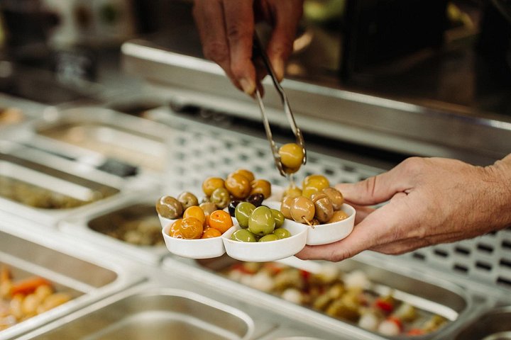 Um tour gastronômico guiado pelos charmosos bairros de Madrid, provando iguarias locais e produtos de mercado, foto 11 | wizardtrip