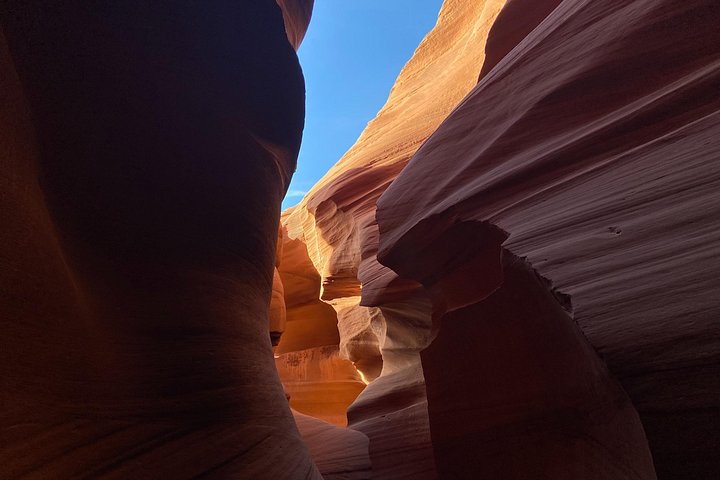 Guided tour through the sculpted sandstone formations of Lower Antelope Canyon, Page, USA, photo 6 | wizardtrip