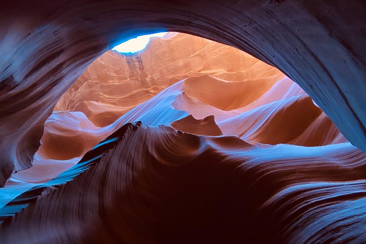 Guided tour through the sculpted sandstone formations of Lower Antelope Canyon, Page, USA, photo 7 | wizardtrip