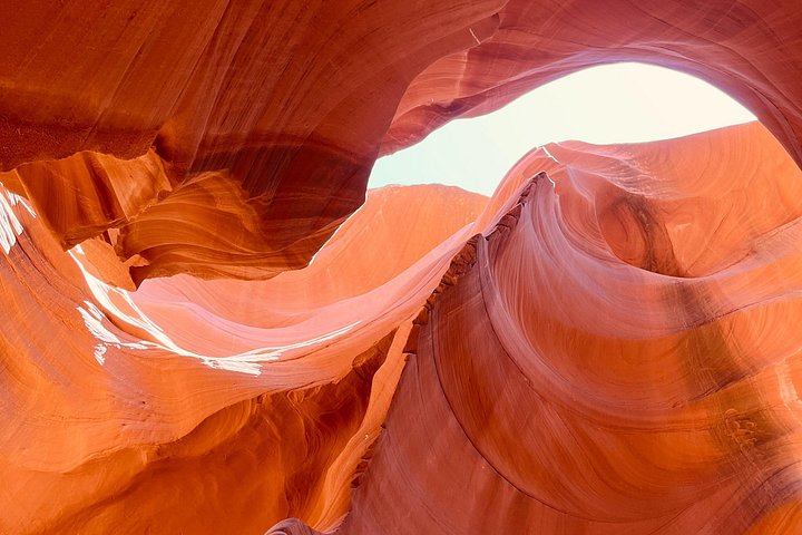 Guided tour through the sculpted sandstone formations of Lower Antelope Canyon, Page, USA, photo 8 | wizardtrip