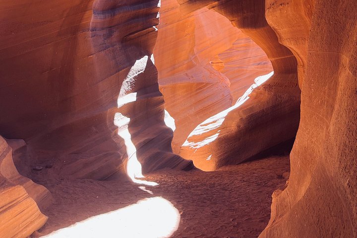 Guided tour through the sculpted sandstone formations of Lower Antelope Canyon, Page, USA, photo 9 | wizardtrip