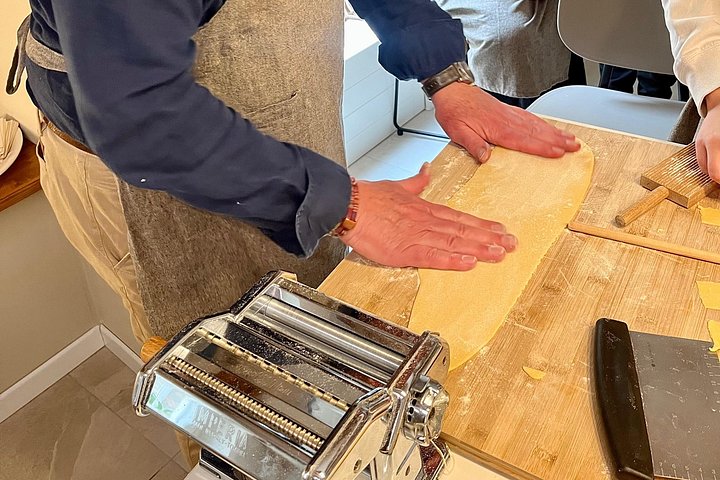 Venezianischer Koch leitet einen Kochkurs nach einer Markt-Tour in Rialto, Venedig, Foto 8 | wizardtrip