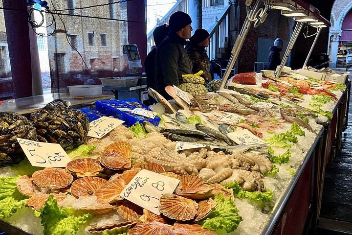 Venezianischer Koch leitet einen Kochkurs nach einer Markt-Tour in Rialto, Venedig, Foto 12 | wizardtrip