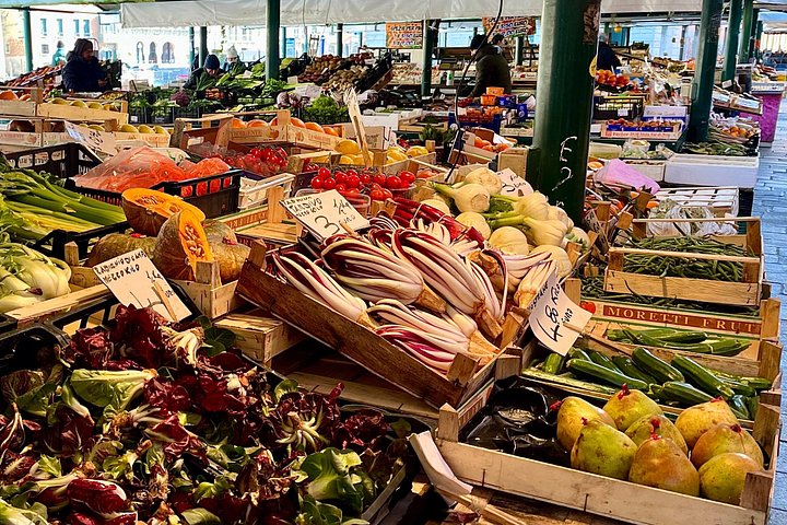 Venezianischer Koch leitet einen Kochkurs nach einer Markt-Tour in Rialto, Venedig, Foto 31 | wizardtrip