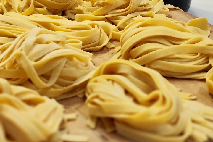 Venezianischer Koch leitet einen Kochkurs nach einer Markt-Tour in Rialto, Venedig, Foto 47 | wizardtrip