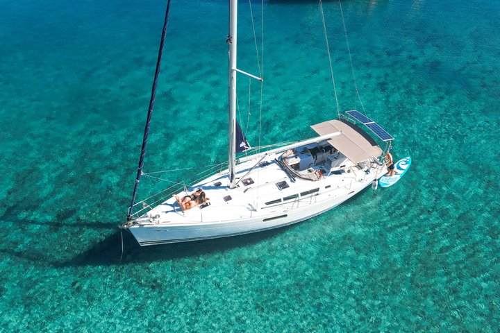 Croisière à voile vers l'île de Dia avec repas et activités nautiques | wizardtrip