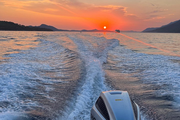 Excursion en bateau rapide vers la Grotte Bleue, les Grottes Vertes et la plage de Sunj depuis Dubrovnik, photo 6 | wizardtrip