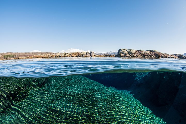 アイスランドのシルフラの澄んだ水の中、大陸プレートの間をシュノーケリング、写真7 | wizardtrip