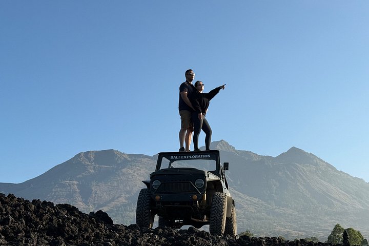 Soloppgangs jeep-tur på Mount Batur, Bali, Indonesia, med vulkanske landskap og frokost, foto 10 | wizardtrip