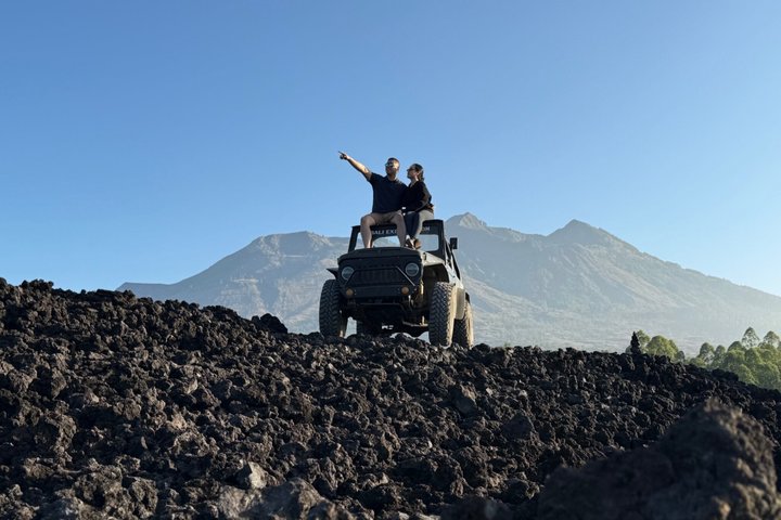 Soloppgangs jeep-tur på Mount Batur, Bali, Indonesia, med vulkanske landskap og frokost, foto 13 | wizardtrip