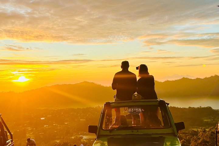 Soloppgangs jeep-tur på Mount Batur, Bali, Indonesia, med vulkanske landskap og frokost, foto 17 | wizardtrip