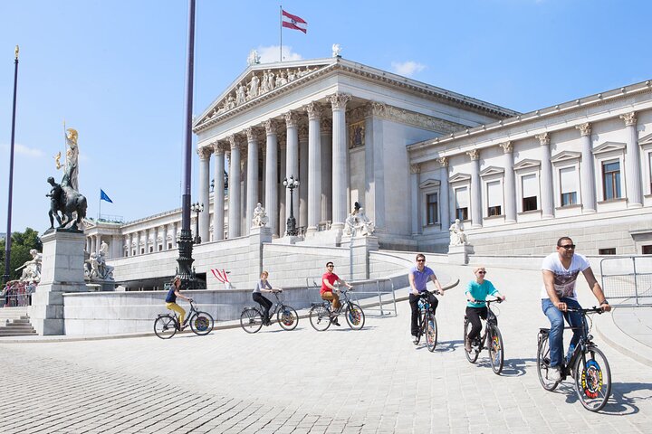 Explorez les monuments historiques et les rues charmantes de Vienne lors d'une visite guidée à vélo, photo 7 | wizardtrip