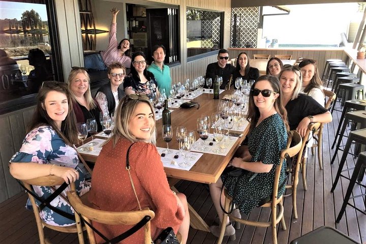 Uncork the Hunter Full Day Hunter Valley Winery Tour | wizardtrip