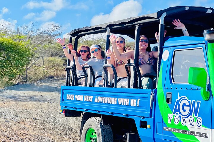 Jeep adventure exploring Aruba's Natural Pool, caves, and Baby Beach, photo 10 | wizardtrip