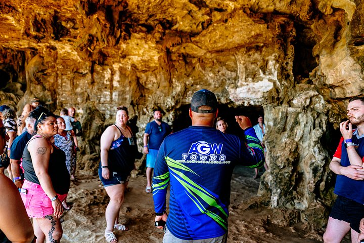 Jeep adventure exploring Aruba's Natural Pool, caves, and Baby Beach, photo 23 | wizardtrip