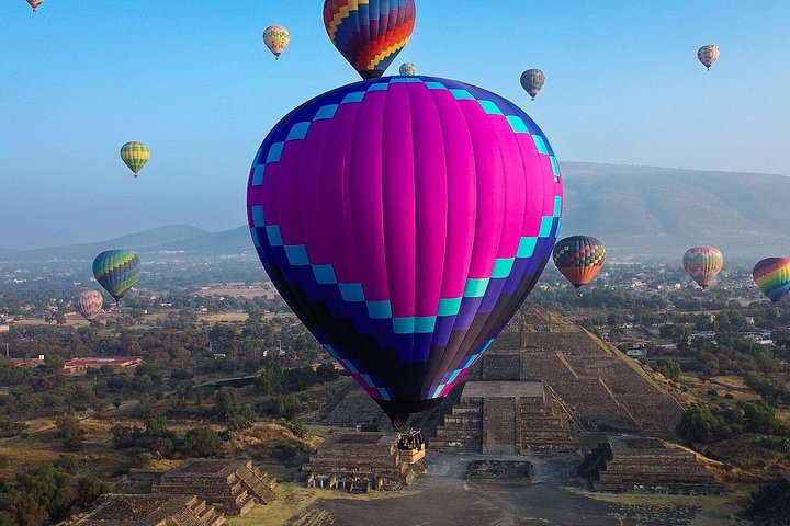 Vol en montgolfière avec petit-déjeuner dans une grotte et prise en charge depuis Mexico | wizardtrip