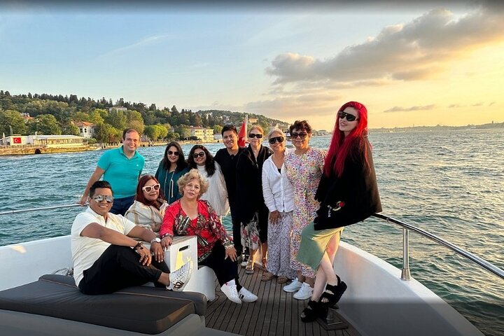 Luxe jachtcruise op de Bosporus van Istanbul bij zonsondergang, met iconische bezienswaardigheden, foto 10 | wizardtrip