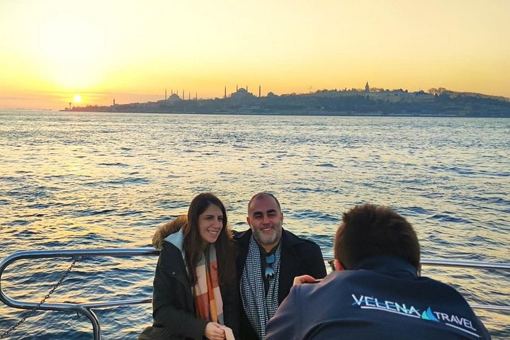 Luxe jachtcruise op de Bosporus van Istanbul bij zonsondergang, met iconische bezienswaardigheden, foto 12 | wizardtrip