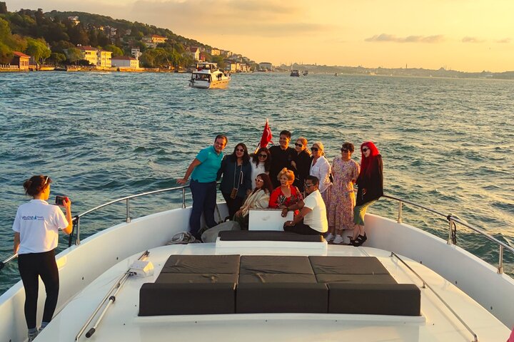 Luxe jachtcruise op de Bosporus van Istanbul bij zonsondergang, met iconische bezienswaardigheden, foto 20 | wizardtrip