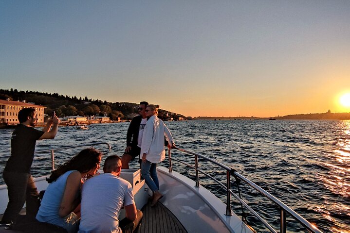 Luxe jachtcruise op de Bosporus van Istanbul bij zonsondergang, met iconische bezienswaardigheden, foto 21 | wizardtrip