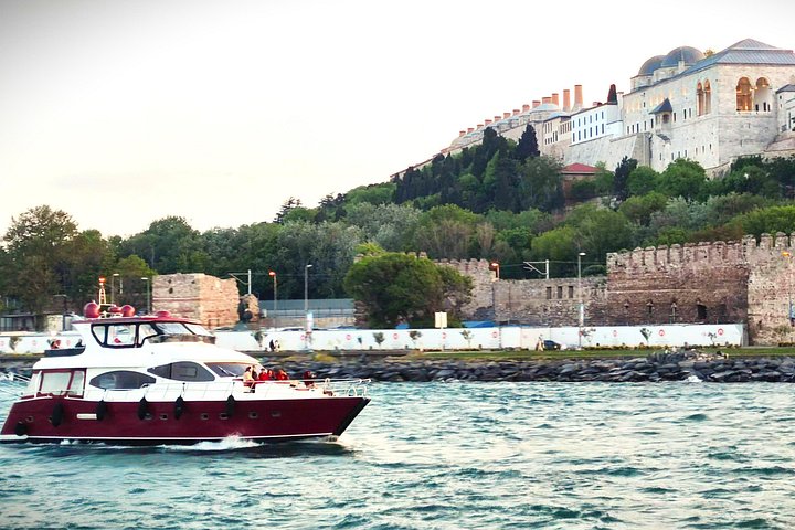 Luxe jachtcruise op de Bosporus van Istanbul bij zonsondergang, met iconische bezienswaardigheden, foto 26 | wizardtrip