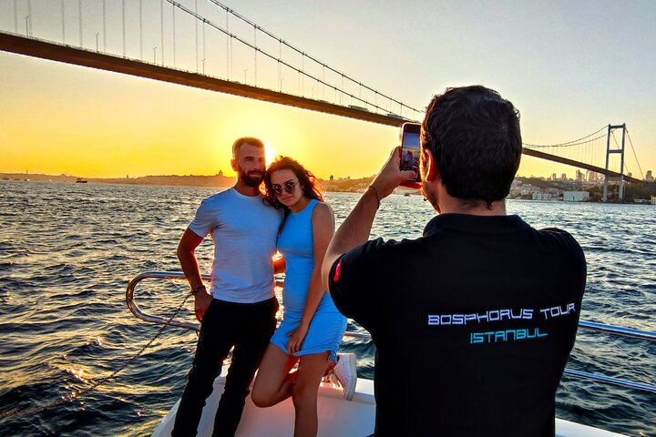 Luxe jachtcruise op de Bosporus van Istanbul bij zonsondergang, met iconische bezienswaardigheden, foto 27 | wizardtrip