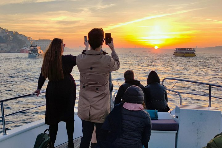Luxe jachtcruise op de Bosporus van Istanbul bij zonsondergang, met iconische bezienswaardigheden, foto 30 | wizardtrip