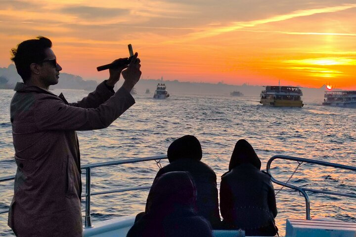 Luxe jachtcruise op de Bosporus van Istanbul bij zonsondergang, met iconische bezienswaardigheden, foto 31 | wizardtrip