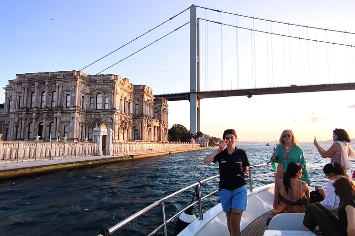 Luxe jachtcruise op de Bosporus van Istanbul bij zonsondergang, met iconische bezienswaardigheden, foto 33 | wizardtrip