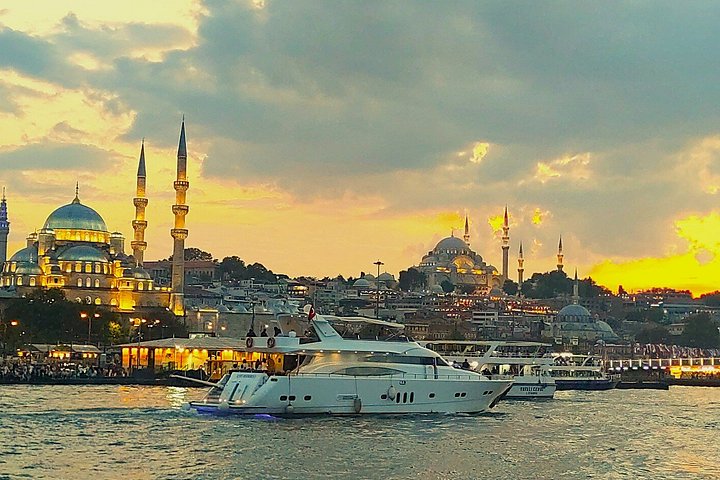 Luxe jachtcruise op de Bosporus van Istanbul bij zonsondergang, met iconische bezienswaardigheden, foto 36 | wizardtrip