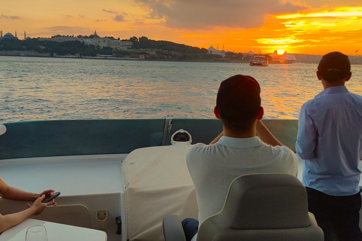Luxe jachtcruise op de Bosporus van Istanbul bij zonsondergang, met iconische bezienswaardigheden, foto 38 | wizardtrip