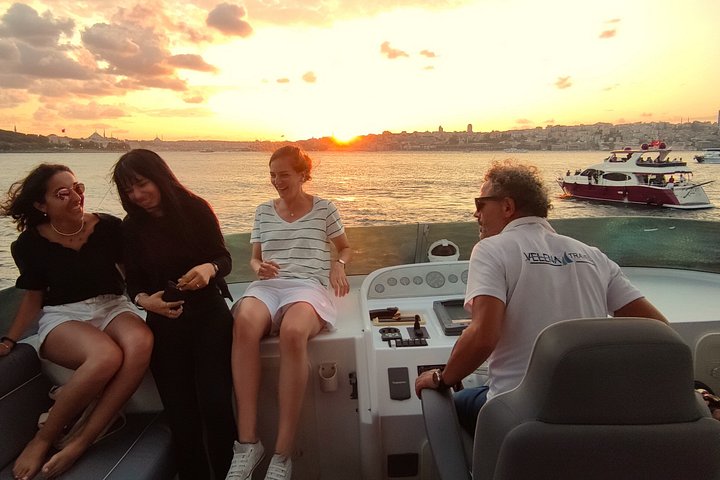 Luxe jachtcruise op de Bosporus van Istanbul bij zonsondergang, met iconische bezienswaardigheden, foto 42 | wizardtrip