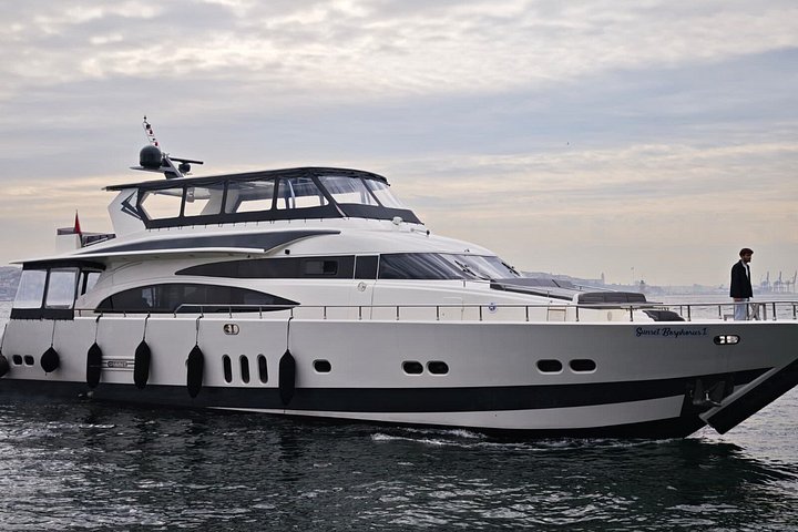 Crociera in yacht di lusso sul Bosforo di Istanbul, con monumenti europei e asiatici, foto 6 | wizardtrip
