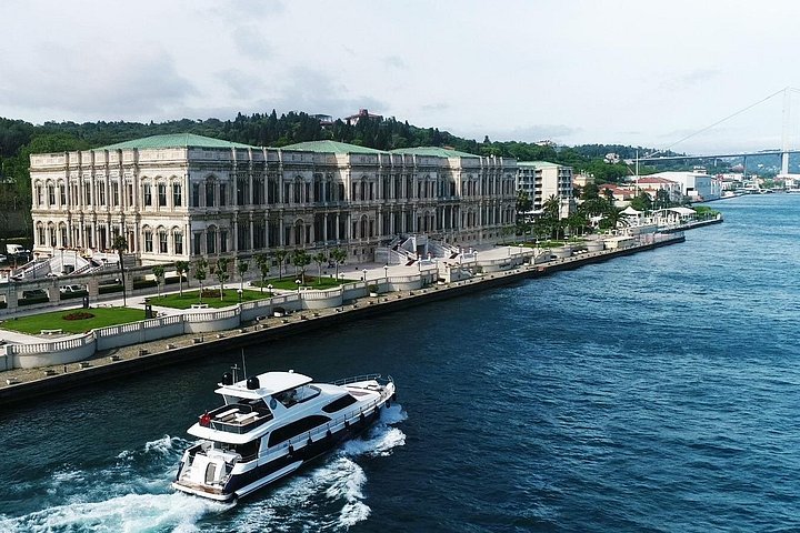 Crociera in yacht di lusso sul Bosforo di Istanbul, con monumenti europei e asiatici, foto 7 | wizardtrip