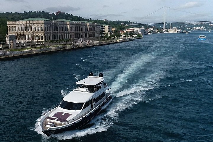 Crociera in yacht di lusso sul Bosforo di Istanbul, con monumenti europei e asiatici, foto 9 | wizardtrip